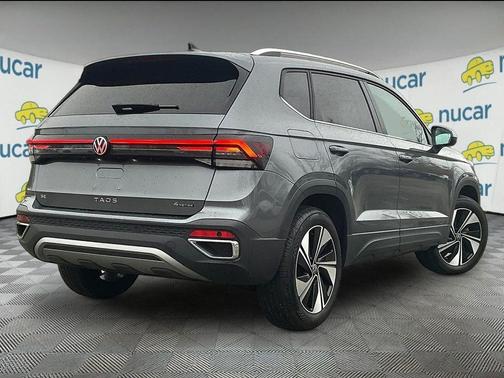 Platinum Gray Metallic 2025 Volkswagen Taos 1.5T SE