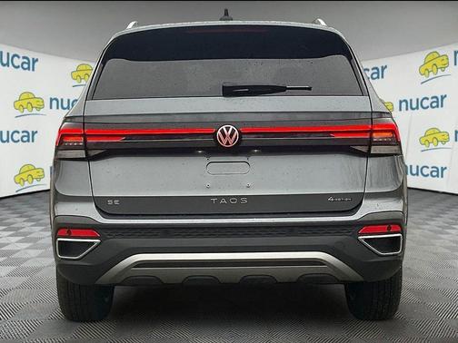 Platinum Gray Metallic 2025 Volkswagen Taos 1.5T SE