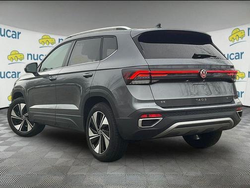 Platinum Gray Metallic 2025 Volkswagen Taos 1.5T SE