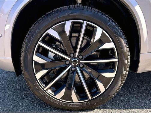 Gray 2025 Volvo XC90 B6 Plus 7-Seater