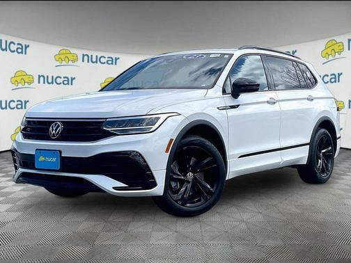 Opal White Pearl Effect 2023 Volkswagen Tiguan 2.0T SE R-Line Black