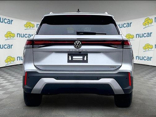 Pyrite Silver Metallic 2026 Volkswagen Tiguan 2.0T SE