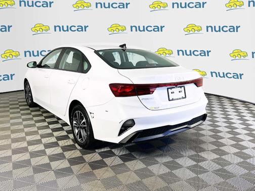 White 2024 Kia Forte LXS