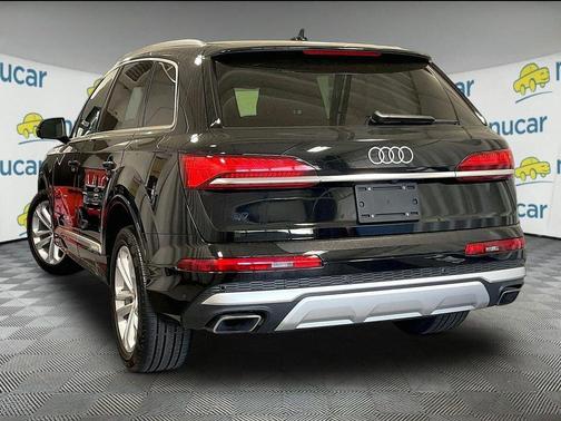 Mythos Black Metallic 2025 Audi Q7 55 Premium Plus