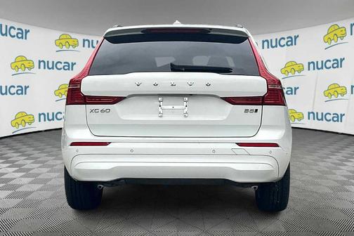 2022 Volvo XC60 B5 Momentum