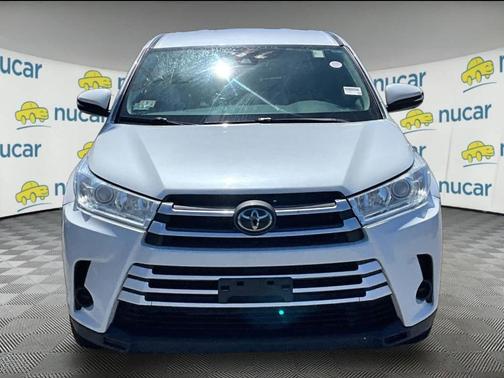 White 2018 Toyota Highlander LE