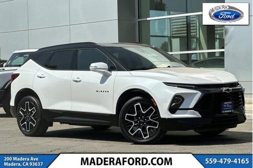 Iridescent Pearl Tricoat 2023 Chevrolet Blazer RS