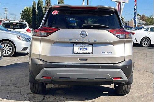 Photo 5 of 22 of 2021 Nissan Rogue SL