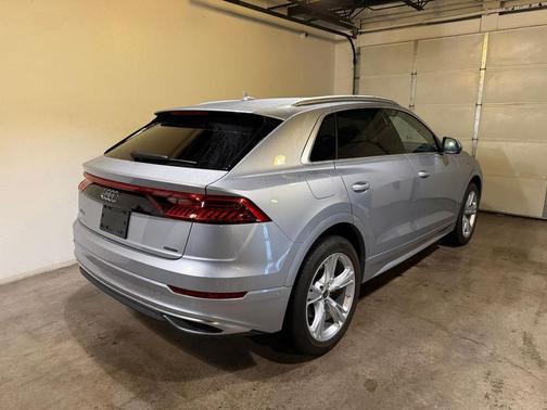 2022 Audi Q8 55 Premium Plus