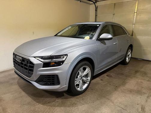 2022 Audi Q8 55 Premium Plus