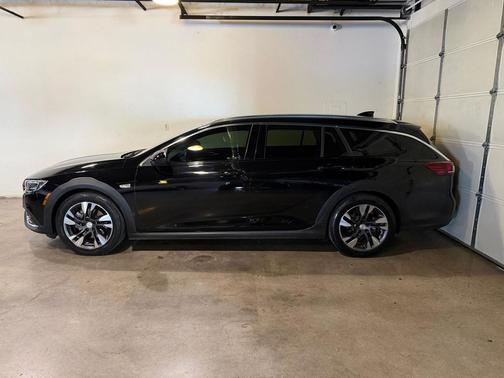 2018 Buick Regal TourX Essence