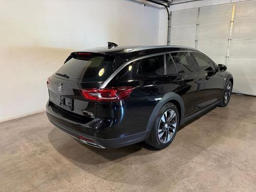 2018 Buick Regal TourX Essence