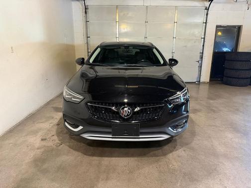 2018 Buick Regal TourX Essence