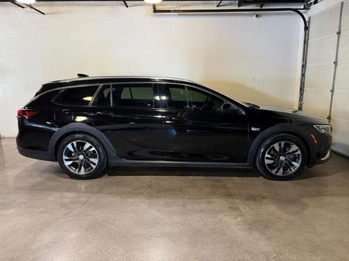 2018 Buick Regal TourX Essence