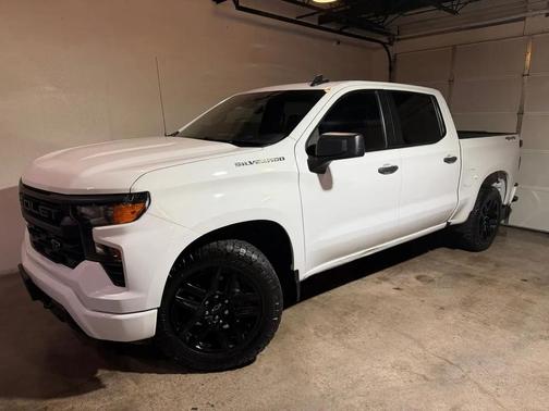 White 2022 Chevrolet Silverado 1500 Custom