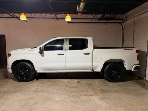 White 2022 Chevrolet Silverado 1500 Custom