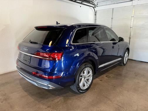 2023 Audi Q7 45 Premium Plus