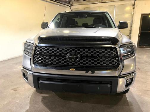 Photo 4 of 16 of 2018 Toyota Tundra SR5