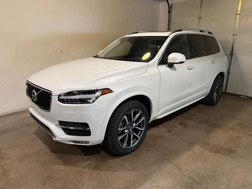 2017 Volvo XC90 T6 Momentum