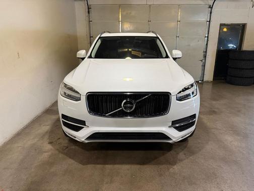 2017 Volvo XC90 T6 Momentum