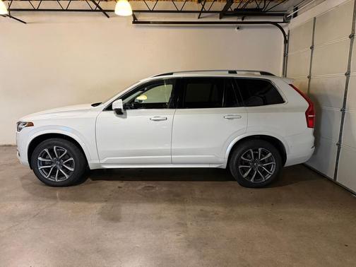 2017 Volvo XC90 T6 Momentum