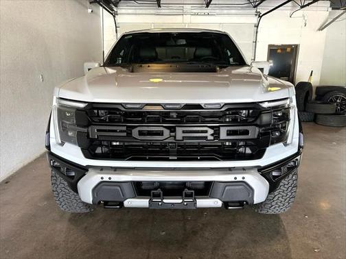2025 Ford F-150 Raptor SuperCrew 37 Package 4WD