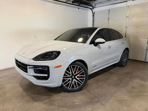 2025 Porsche Cayenne GTS