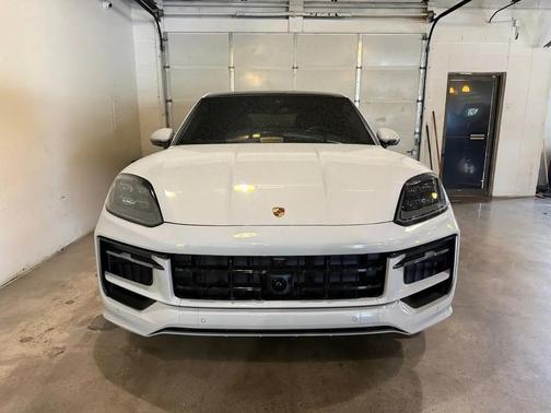 2025 Porsche Cayenne GTS