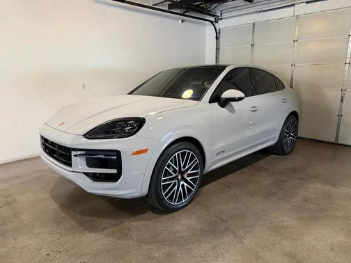 2025 Porsche Cayenne GTS
