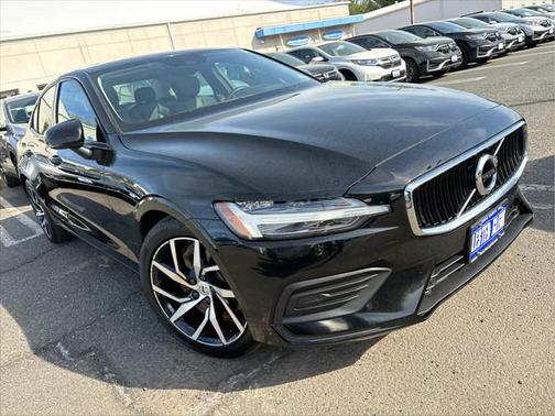 2019 Volvo S60 T6 Momentum