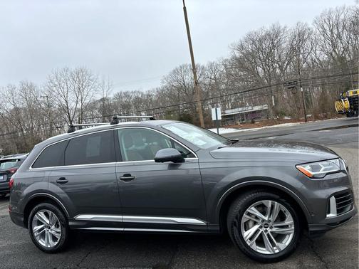 Samurai Gray Metallic 2021 Audi Q7 55 Premium Plus