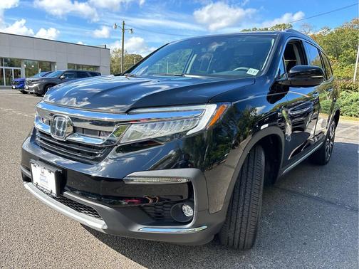 2022 Honda Pilot Touring 8-Passenger