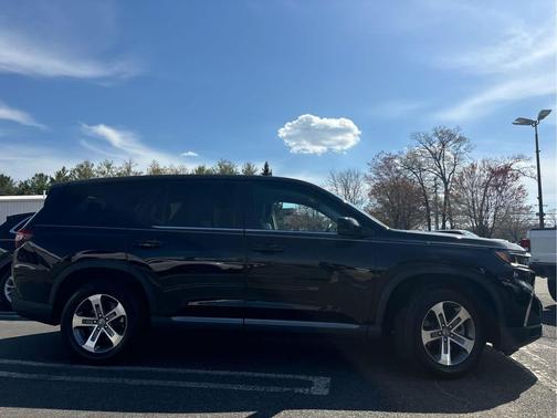Crystal Black Pearl 2023 Honda Pilot AWD EX-L 8 Passenger