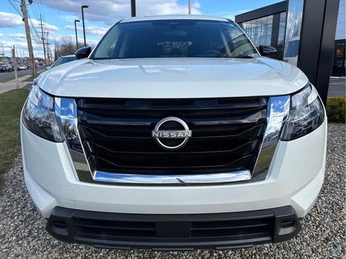 Glacier White 2023 Nissan Pathfinder S 4WD