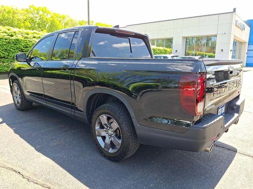 Crystal Black Pearl 2024 Honda Ridgeline TrailSport