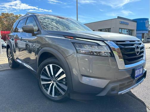 2023 Nissan Pathfinder Platinum 4WD