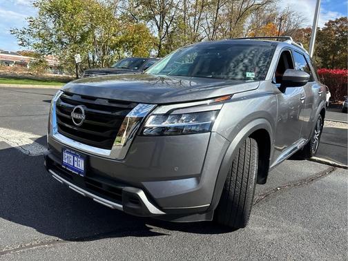 2023 Nissan Pathfinder Platinum 4WD