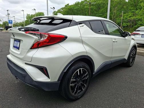 Blizzard Pearl 2020 Toyota C-HR LE