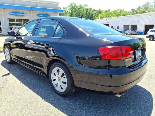 Black Uni 2014 Volkswagen Jetta Auto SE
