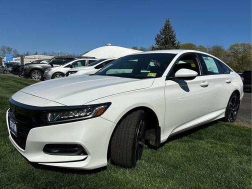 Platinum White Pearl 2018 Honda Accord Sport