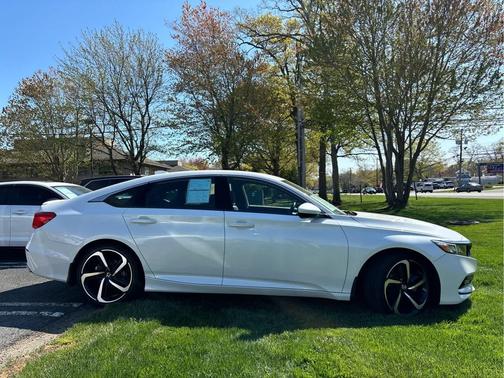 Platinum White Pearl 2018 Honda Accord Sport
