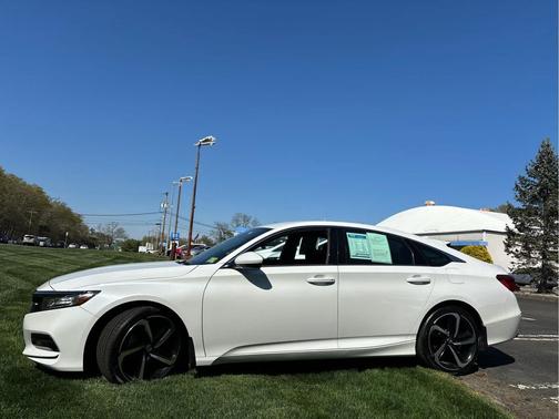 Platinum White Pearl 2018 Honda Accord Sport