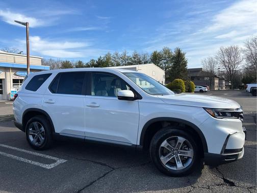 Platinum White Pearl 2023 Honda Pilot AWD EX-L 8 Passenger