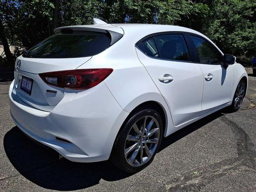 Snowflake White Pearl Mica 2018 Mazda Mazda3 Grand Touring