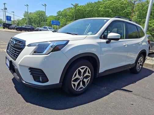 Crystal White Pearl 2023 Subaru Forester Premium