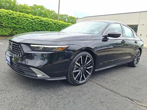 Crystal Black Pearl 2024 Honda Accord Hybrid Touring