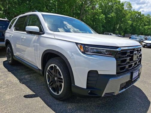 Platinum White Pearl 2026 Honda Pilot Touring 8-Passenger