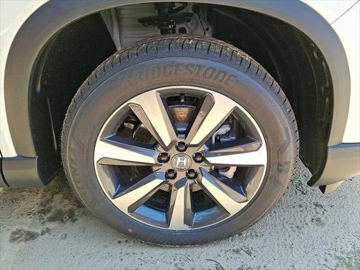 2025 Honda Pilot Touring 8-Passenger