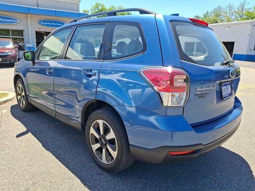 Quartz Blue Pearl 2017 Subaru Forester 2.5i