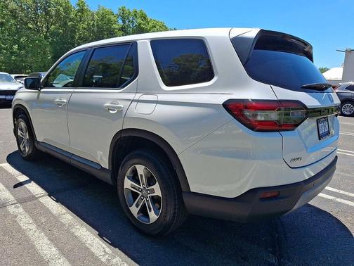 Platinum White Pearl 2024 Honda Pilot EX-L 7 Passenger